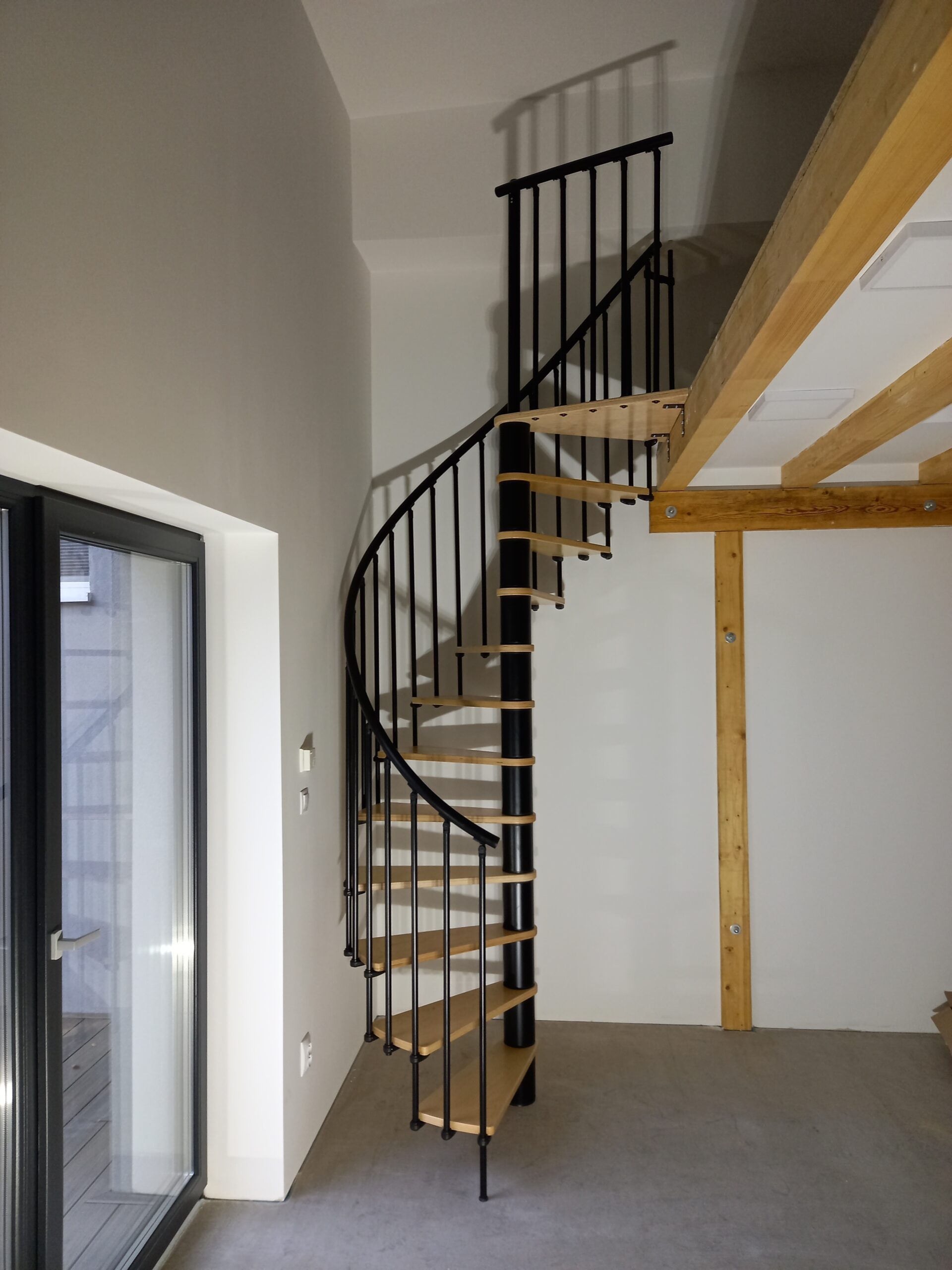 Realización de la escalera de caracol Minka Berlín